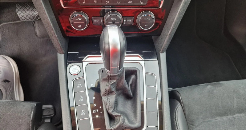 Volkswagen Passat cena 79000 przebieg: 108300, rok produkcji 2017 z Wolsztyn małe 137